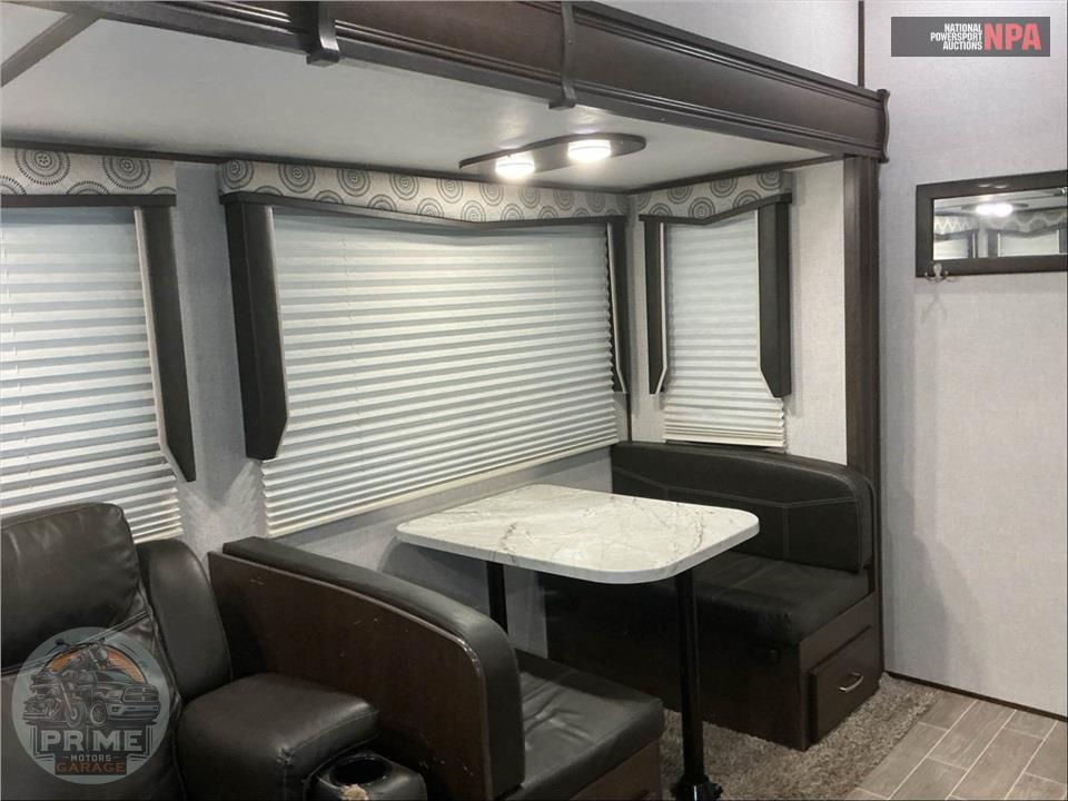 2020 Atlas M-2502REF - FIFTH WHEEL SERIES — фото 9