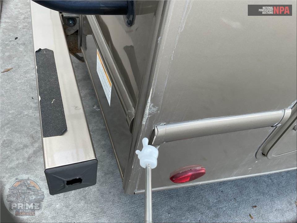 2018 Thor Motor Coach WS31 E450-V10 - QUANTUM SERIES — фото 50