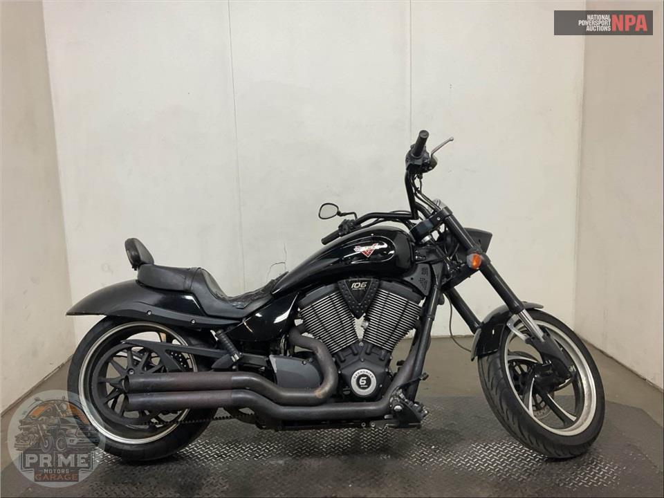2013 Victory Motorcycles 8-BALL HAMMER — фото 1
