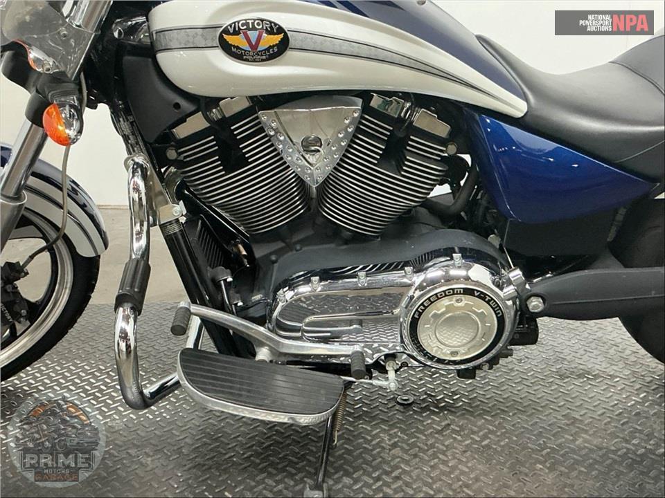 2011 Victory Motorcycles VEGAS 2-TONE — фото 7
