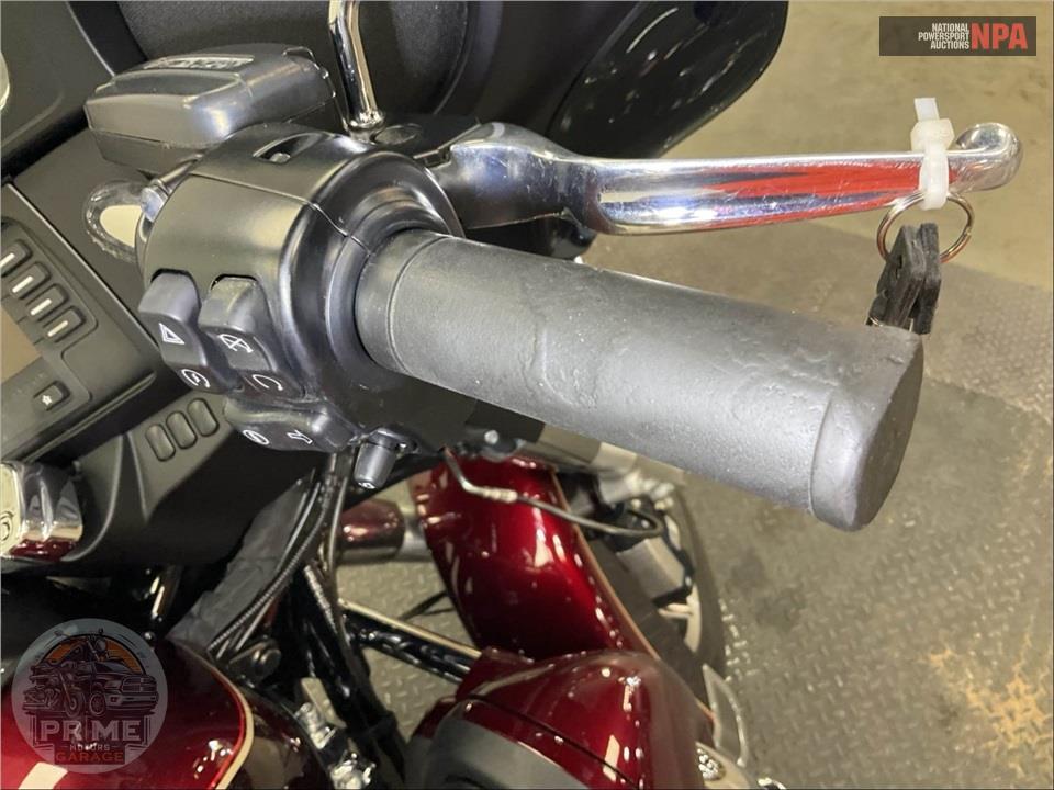 2015 Harley-Davidson FLHTCU ULTRA CLASSIC ELECTRA GLIDE — фото 31