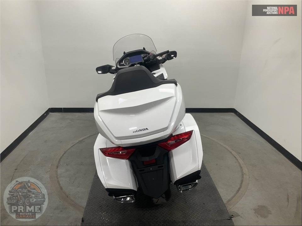 2018 Honda GL1800D GOLDWING TOUR DCT (WHITE) — фото 4
