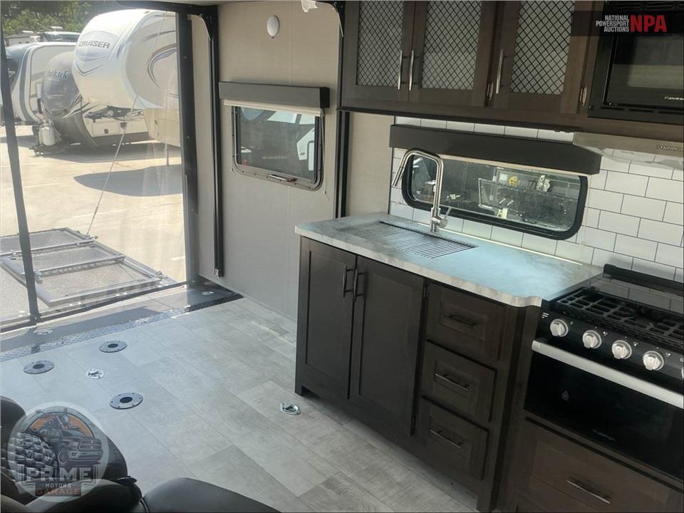2022 Grand Design Recreational Vehicles M-21G - MOMENTUM G-CLASS TOY HAULER SERIES — фото 6