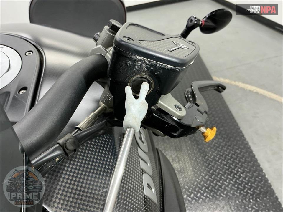 2011 Ducati DIAVEL — фото 20
