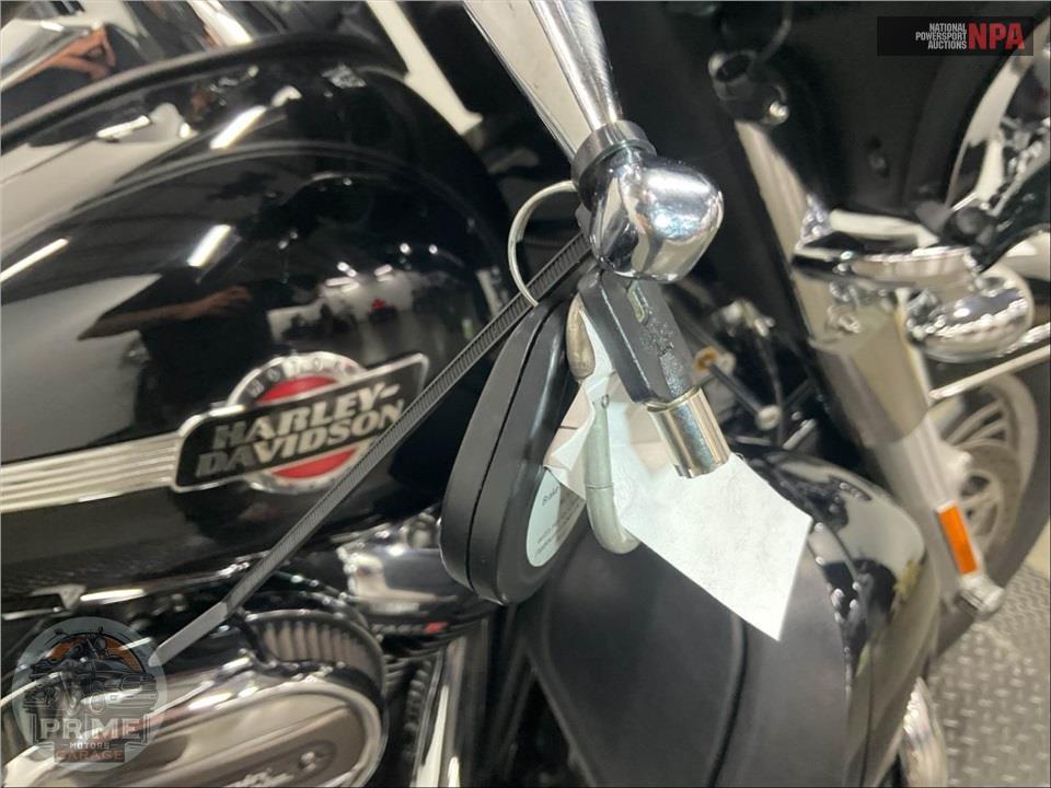 2023 Harley-Davidson FLHTCUTG TRI GLIDE ULTRA CLASSIC — фото 11