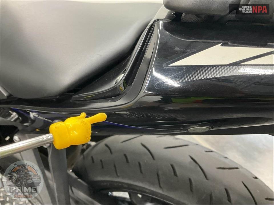 2021 Yamaha YZF-R3 MONSTER ENERGY MOTOGP — фото 15