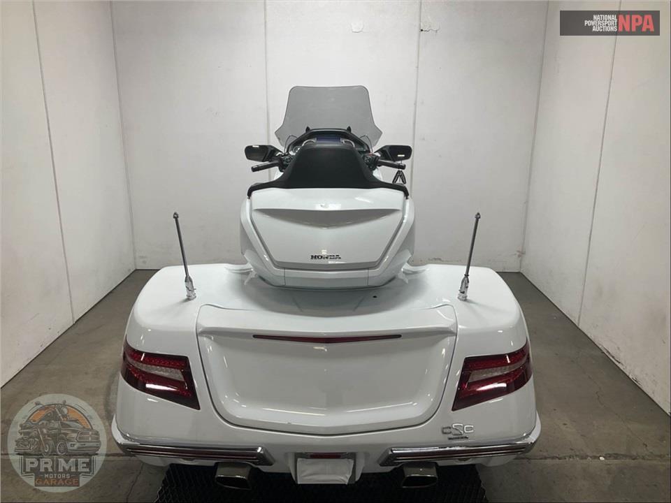 2018 Honda GL1800D GOLDWING TOUR DCT (WHITE) — фото 4