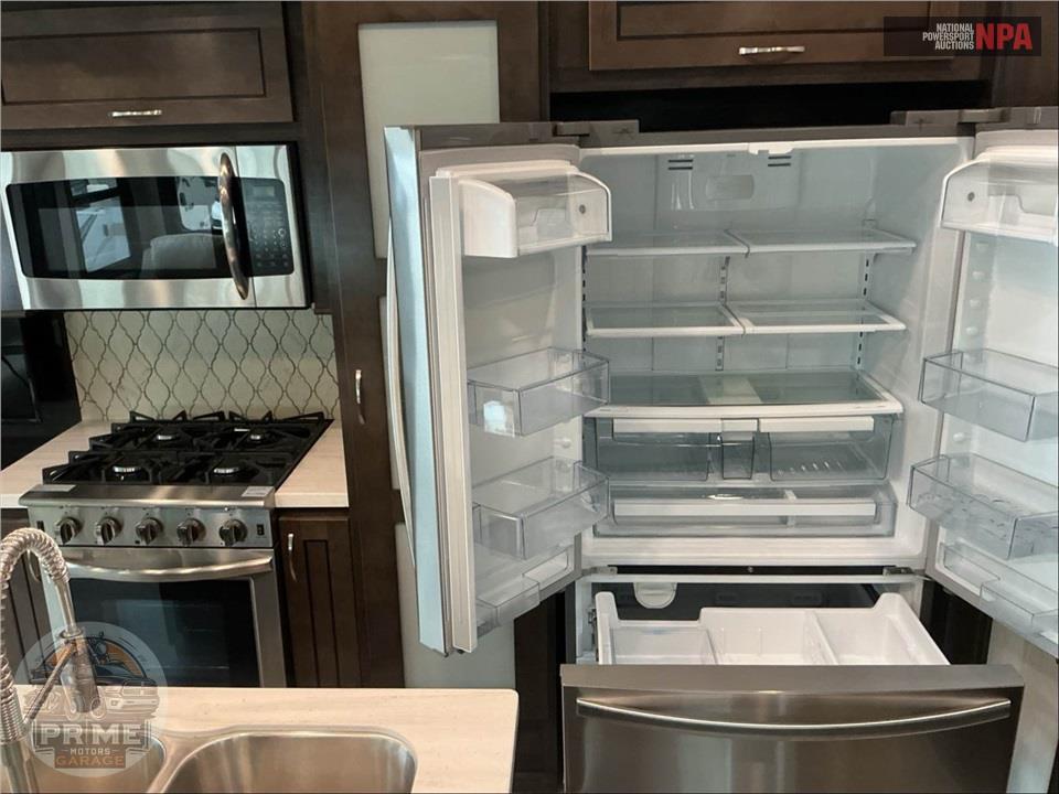 2021 Cedar Creek M-37MBH - SILVERBACK FIFTH WHEEL SERIES — фото 23
