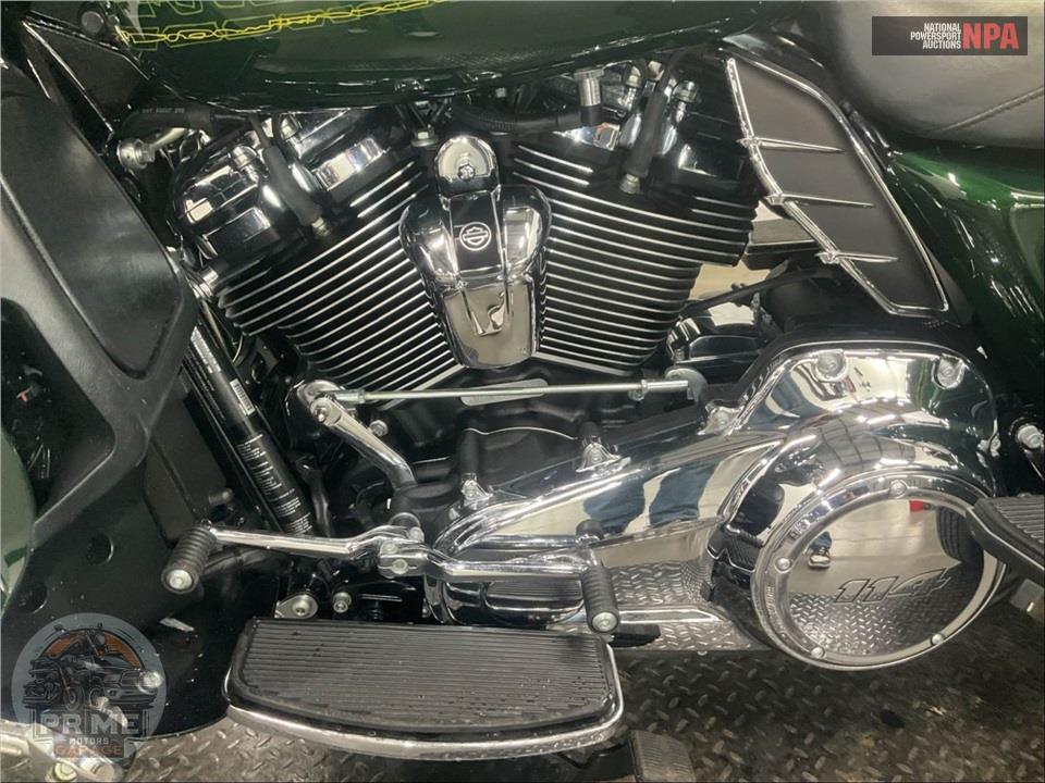 2019 Harley-Davidson FLHTCUTG TRI GLIDE ULTRA — фото 7