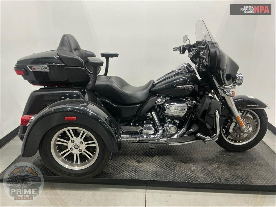 2018 Harley-Davidson FLHTCUTG TRI GLIDE ULTRA — фото 1