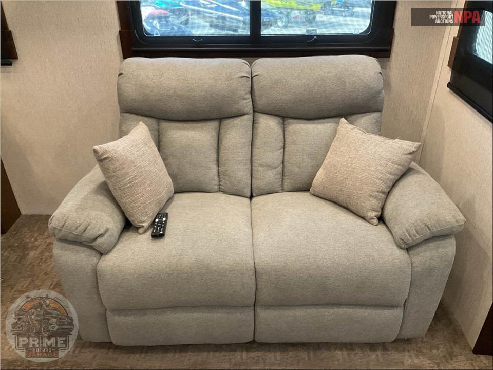 2019 Redwood Rv M-3901 WB - FIFTH WHEEL SERIES — фото 13