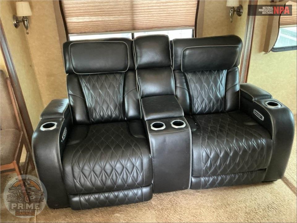 2012 Crusader M-290 RLT - FIFTH WHEEL SERIES — фото 12