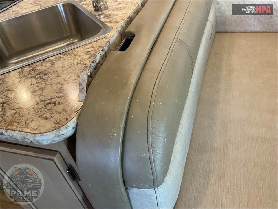 2019 Thor Motor Coach M-28Z E450-V10 - FOUR WINDS SERIES — фото 10