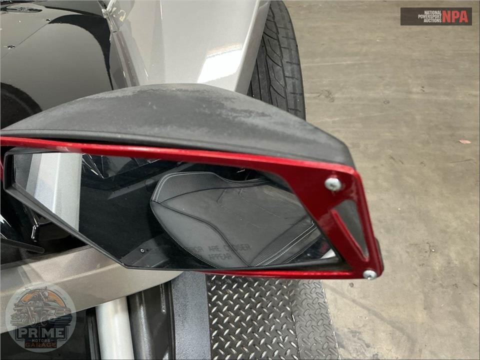 2017 Polaris SLINGSHOT SLR — фото 15