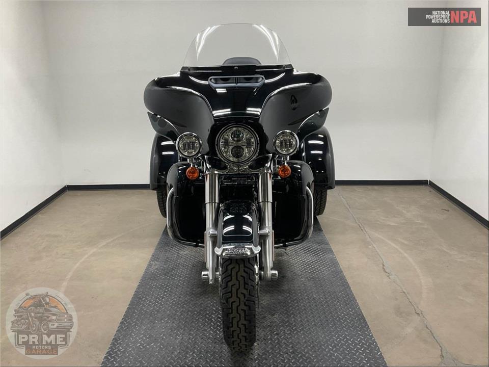 2023 Harley-Davidson FLHTCUTG TRI GLIDE ULTRA CLASSIC — фото 2