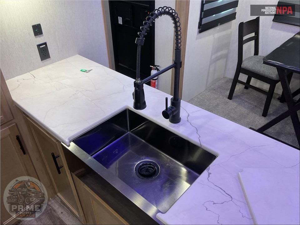 2023 Cherokee By Forest River M-3660SUITE - ARCTIC WOLF FIFTH WHEEL SERIES — фото 14