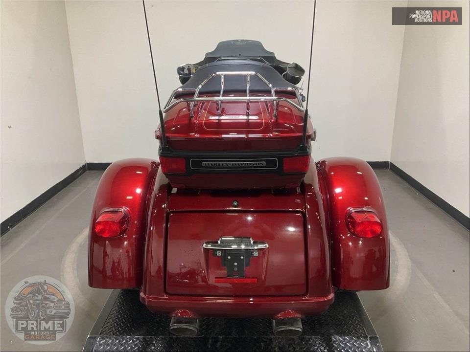 2010 Harley-Davidson FLHTCUTG TRIGLIDE ULTRA CLASSIC — фото 4
