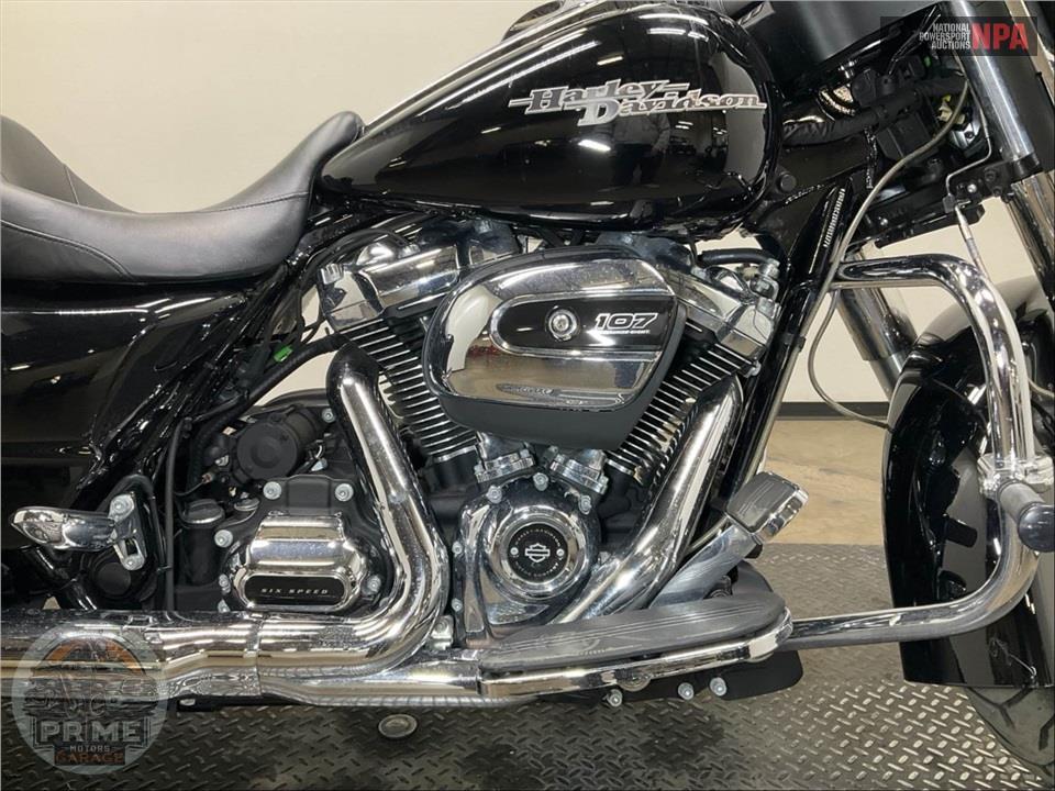 2017 Harley-Davidson FLHX STREET GLIDE — фото 6