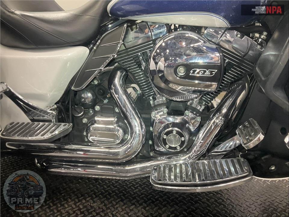 2015 Harley-Davidson FLHTCUTG TRIGLIDE ULTRA CLASSIC — фото 6