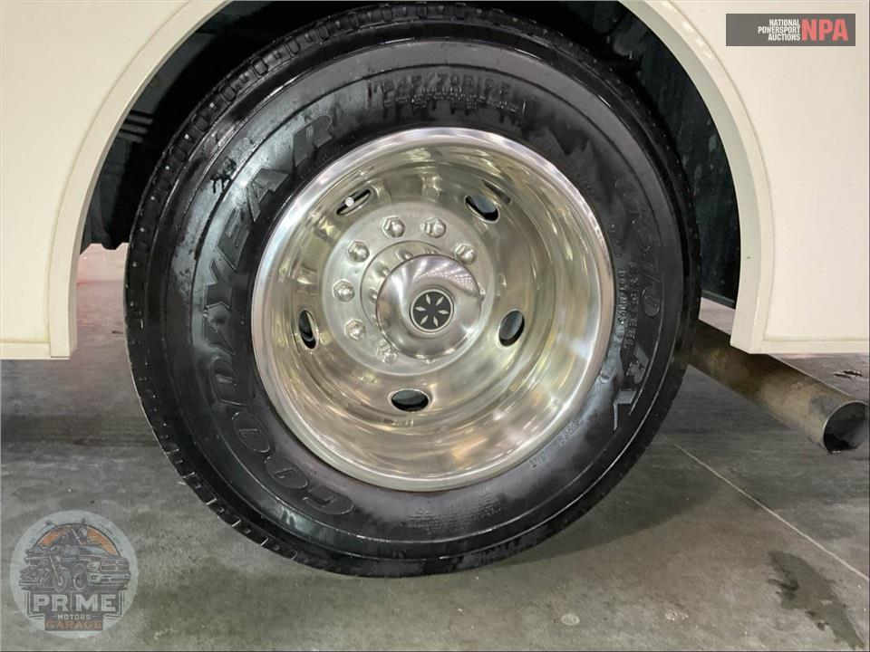 2019 Winnebago M-32YE FORD - VISTA SERIES — фото 61