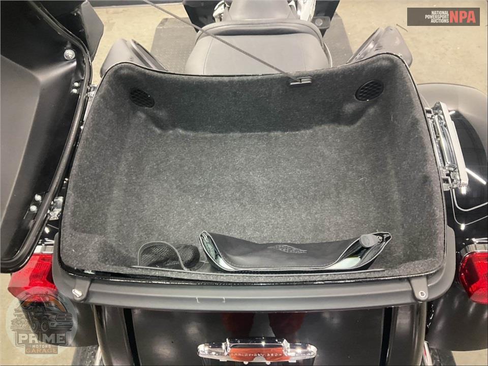 2022 Harley-Davidson FLHTCUTG TRI GLIDE ULTRA CLASSIC — фото 25