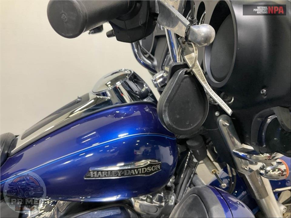2017 Harley-Davidson FLHTCUTG TRIGLIDE ULTRA CLASSIC — фото 10