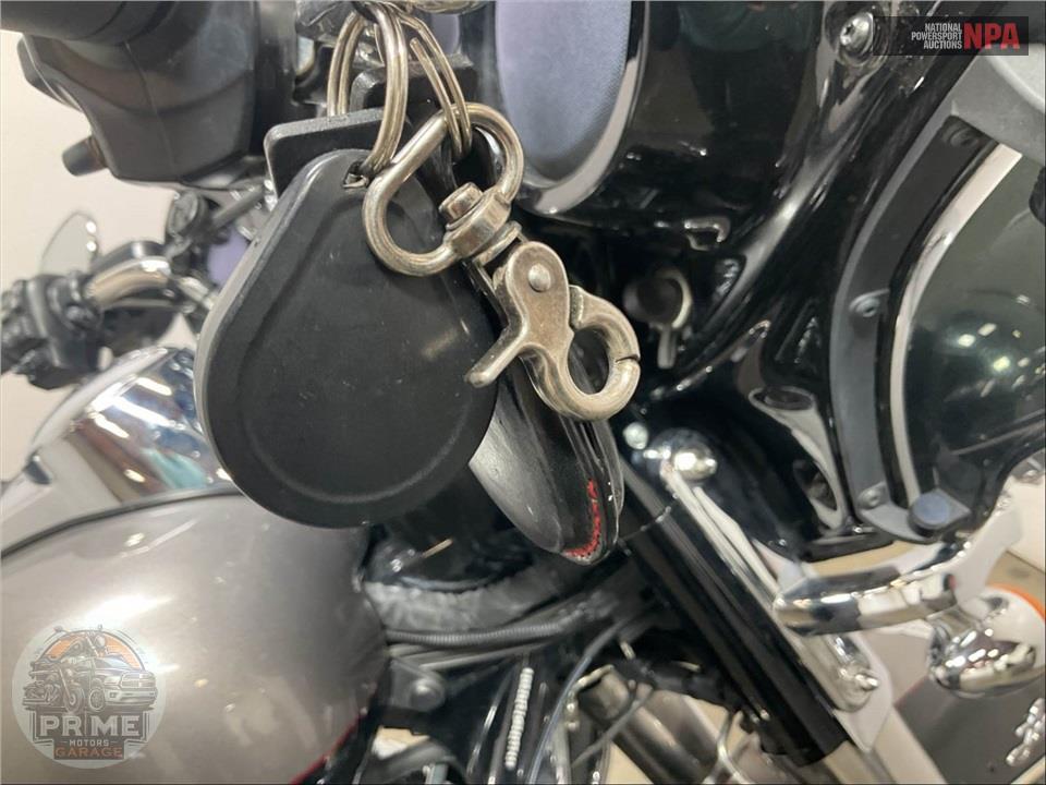 2017 Harley-Davidson FLHTK ULTRA LIMITED — фото 12