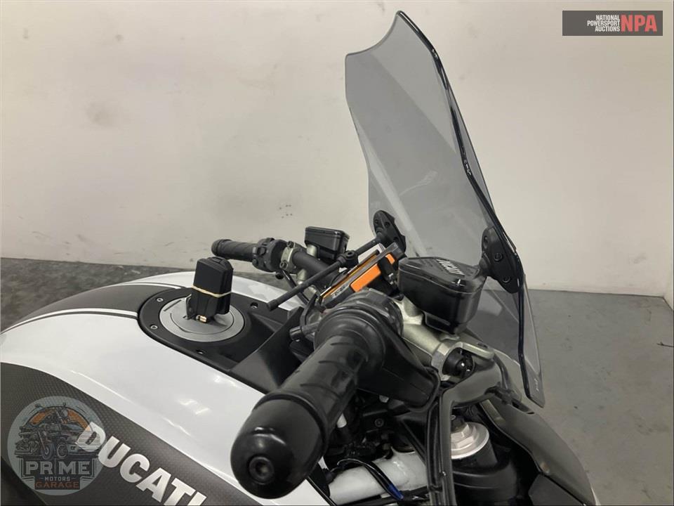 2015 Ducati DIAVEL CARBON WHITE — фото 22