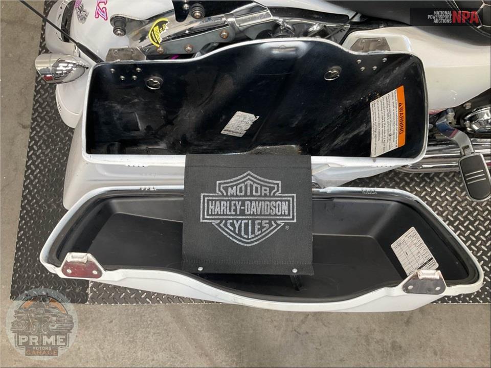 2010 Harley-Davidson FLHX STREET GLIDE — фото 28