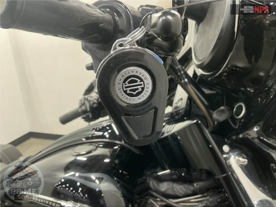 2016 Harley-Davidson FLHXSE CVO STREET GLIDE SPECIAL — фото 10