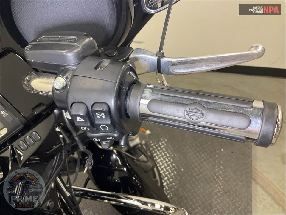2017 Harley-Davidson FLHXS STREET GLIDE SPECIAL — фото 37