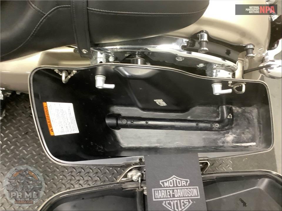 2018 Harley-Davidson FLHX STREET GLIDE — фото 17
