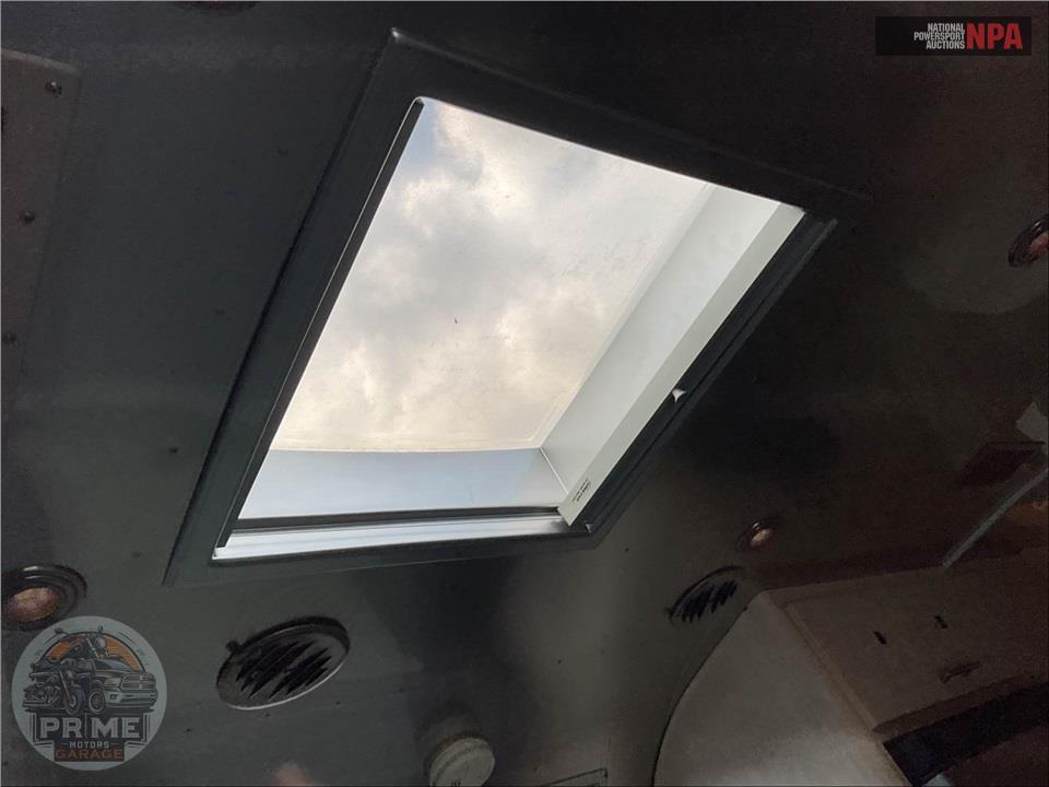 2022 Airstream M-25FB TWIN - FLYING CLOUD SERIES — фото 27
