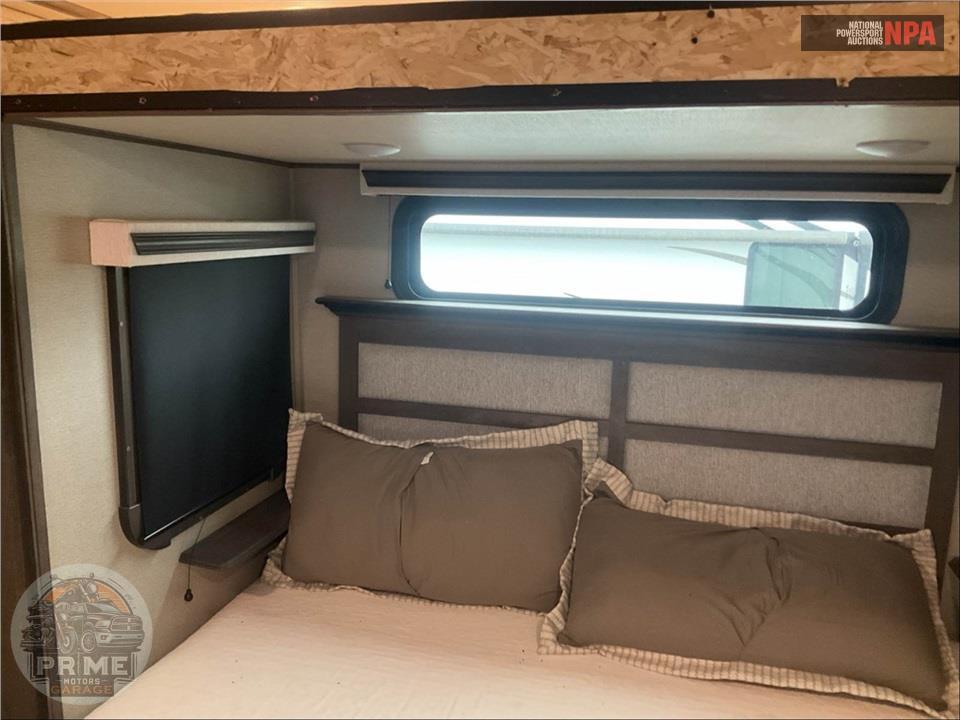 2022 Grand Design Recreational Vehicles M-378MBS - SOLITUDE FIFTH WHEEL SERIES — фото 12
