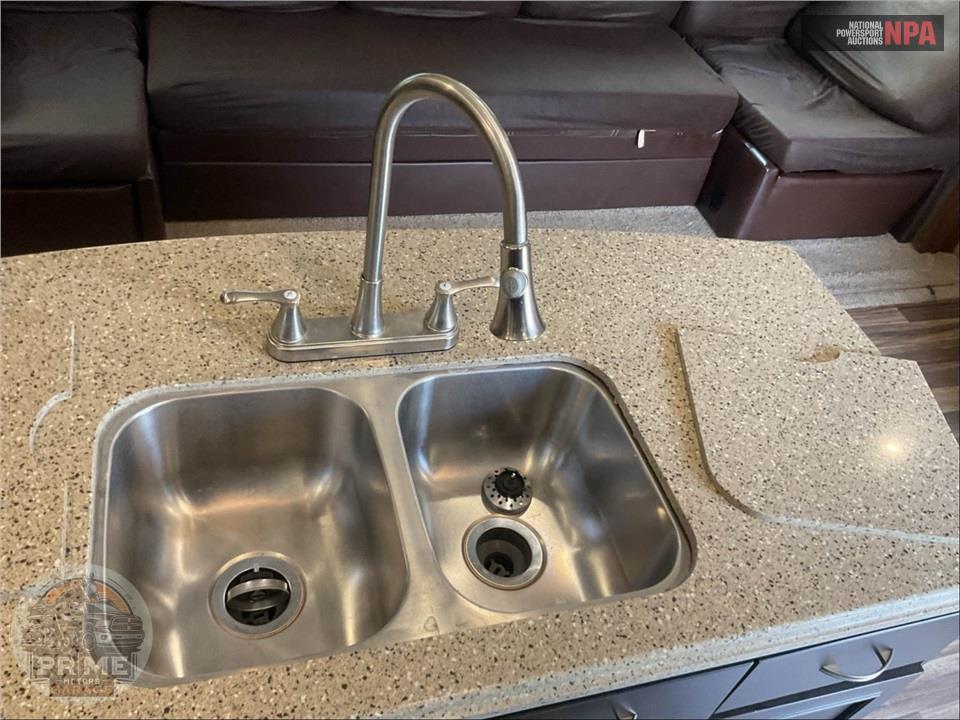 2017 Highland Ridge Rv M-376FBH - ROAMER FIFTH WHEEL SERIES — фото 19