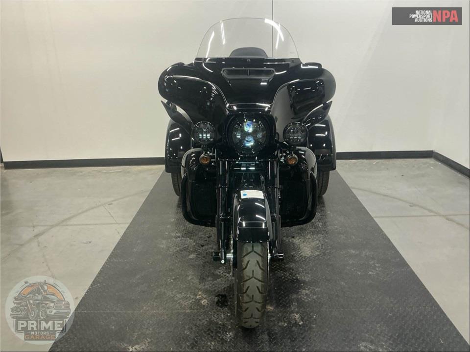 2025 Harley-Davidson FLHTCUTG TRI GLIDE ULTRA CLASSIC — фото 2