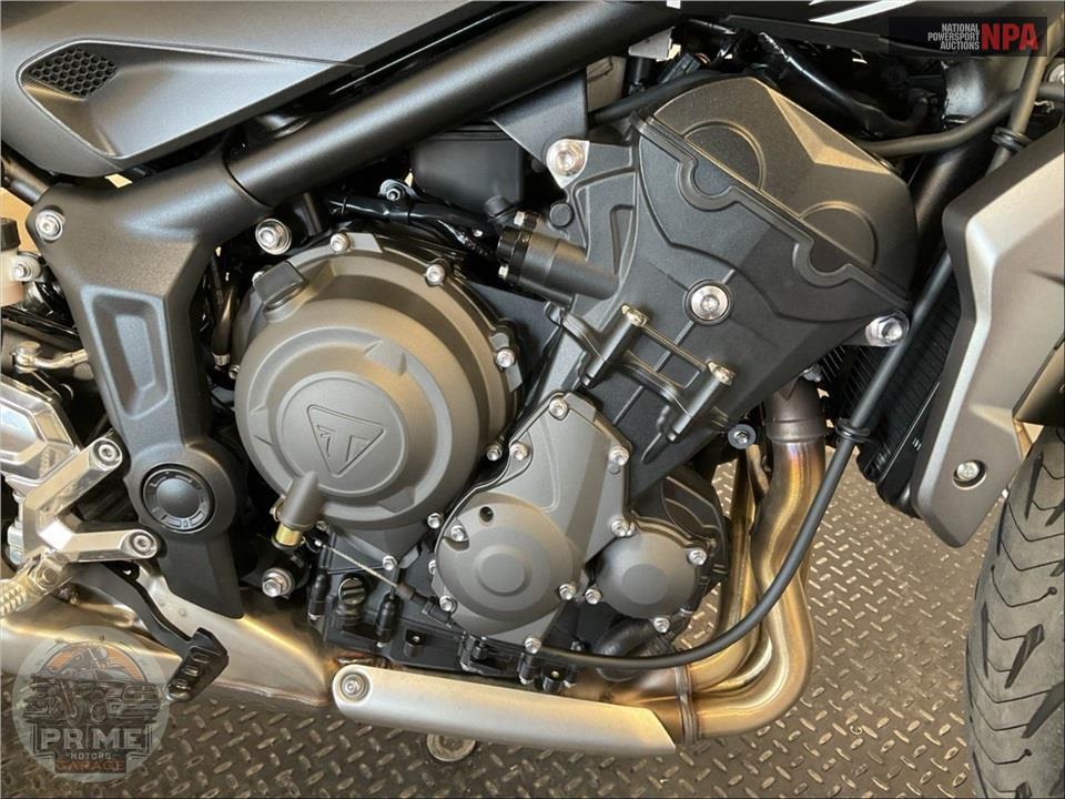 2023 Triumph TRIDENT (BLACK) — фото 6