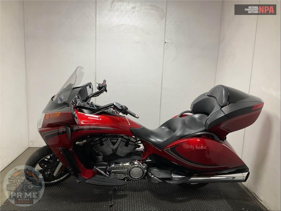 2013 Victory Motorcycles VISION TOUR RED BLACK — фото 3