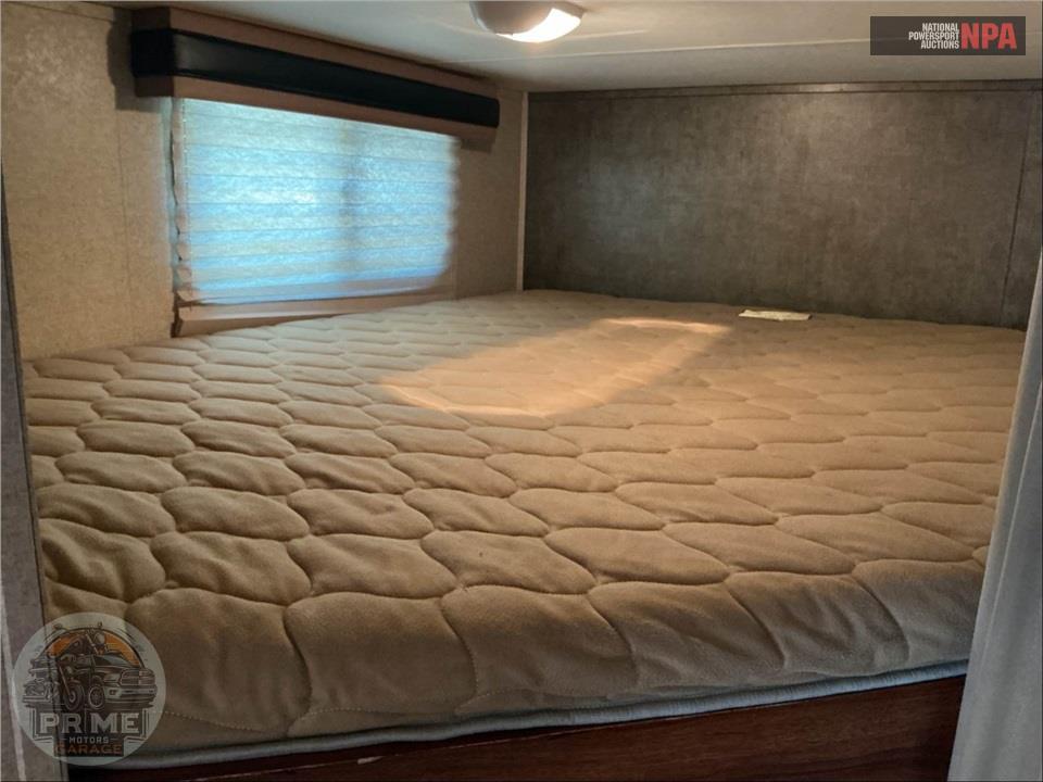 2015 Heartland Rvs M-24BHS - NORTH TRAIL SERIES — фото 12
