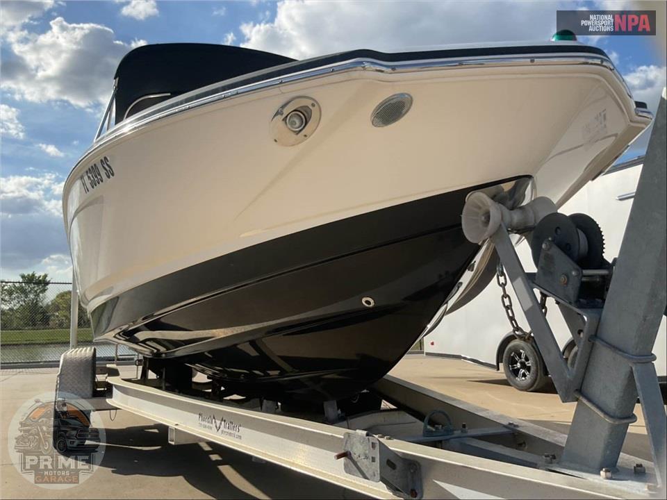 2014 Chaparral Boats 216 SSI- L=22/E=1-VOLVO PENTA 225 — фото 13