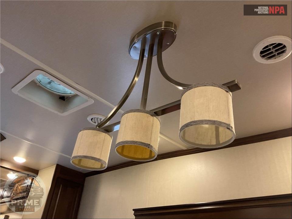 2019 Palomino By Forest River M-383FBC - COMPASS FIFTH WHEEL SERIES — фото 15