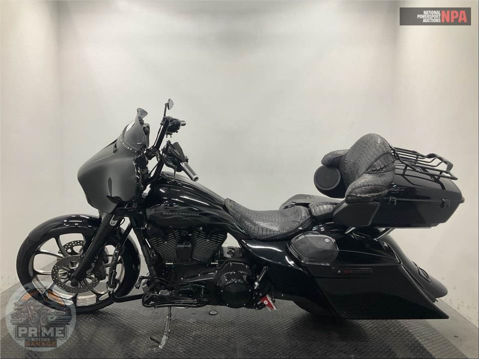 2016 Harley-Davidson FLHXSE CVO STREET GLIDE SPECIAL — фото 3