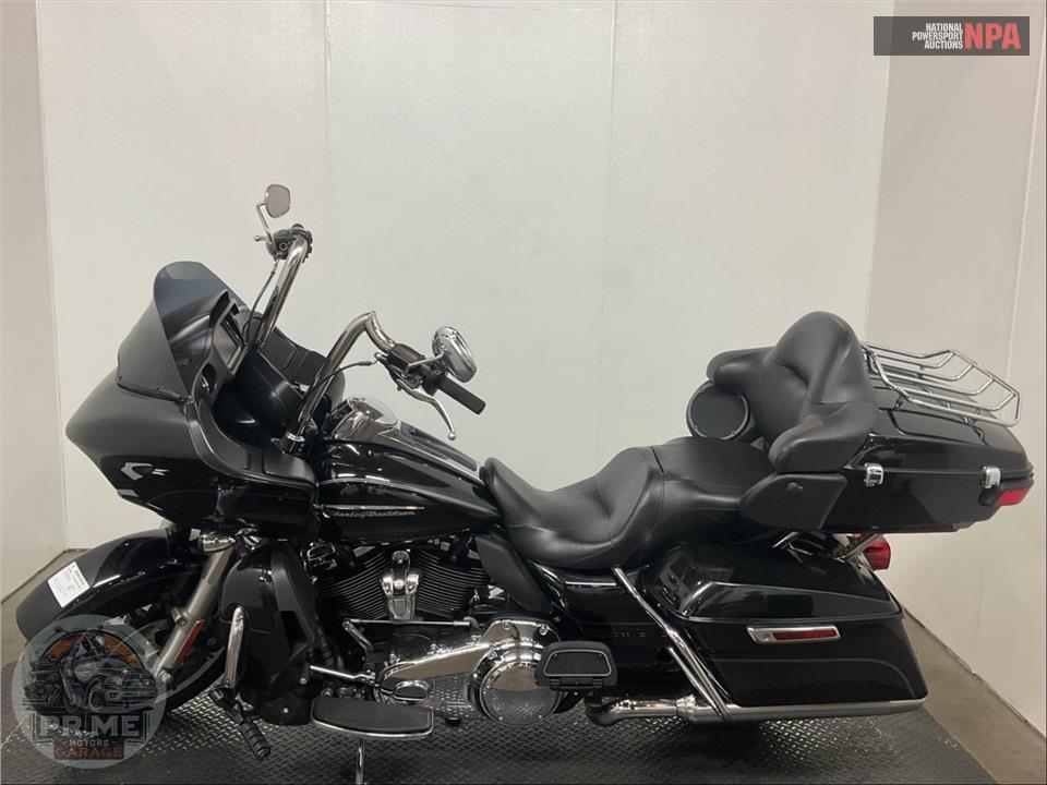 2017 Harley-Davidson FLTRU ROAD GLIDE ULTRA — фото 3