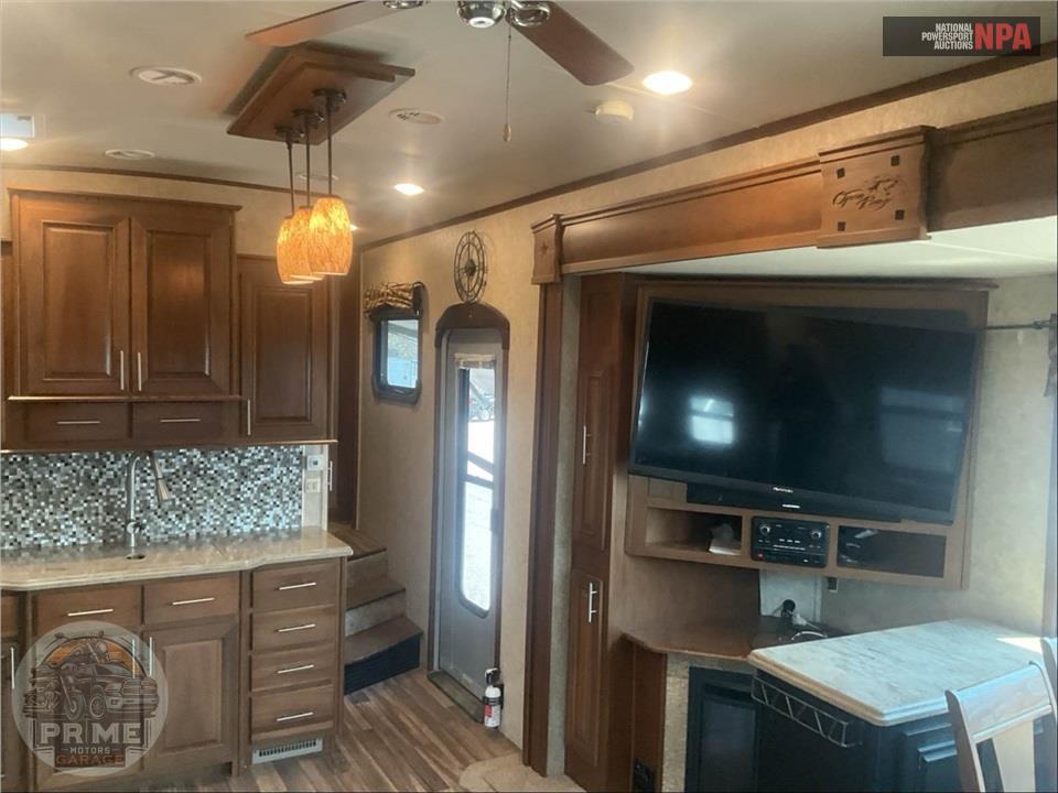 2016 Highland Ridge Rv M-349RLS - 3X FIFTH WHEEL SERIES — фото 8