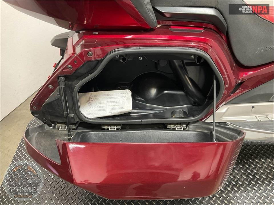 2018 Honda GL1800D GOLDWING TOUR DCT (RED) — фото 21