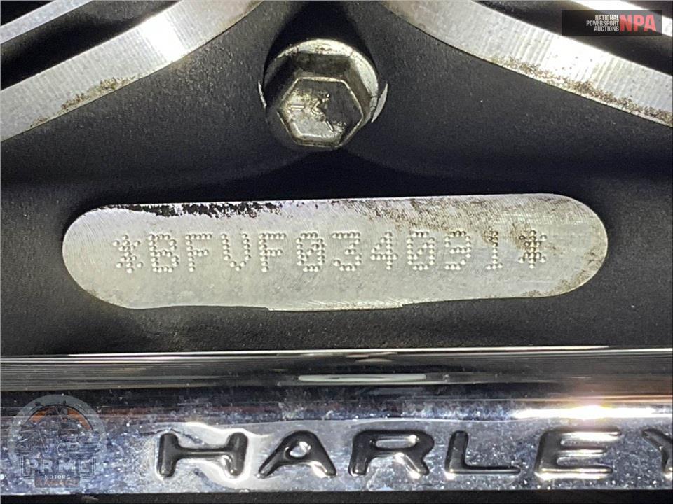 2015 Harley-Davidson FXSB BREAKOUT — фото 30