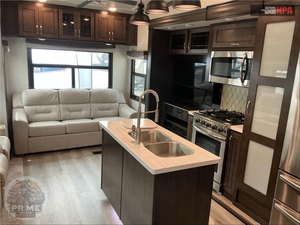 2021 Cedar Creek M-37MBH - SILVERBACK FIFTH WHEEL SERIES — фото 6
