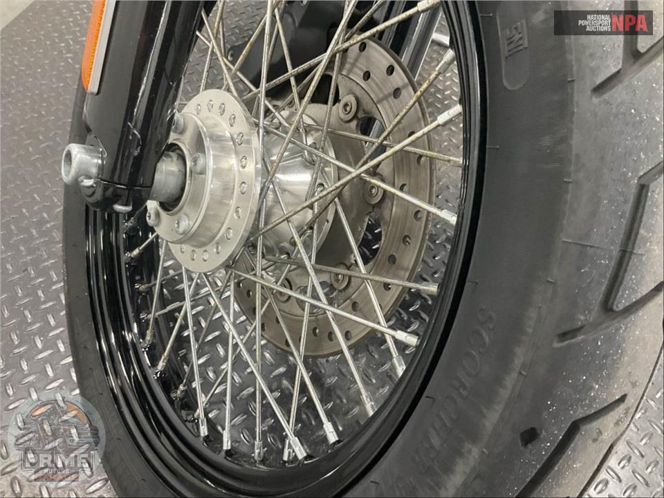 2017 Harley-Davidson FXDB STREET BOB — фото 18