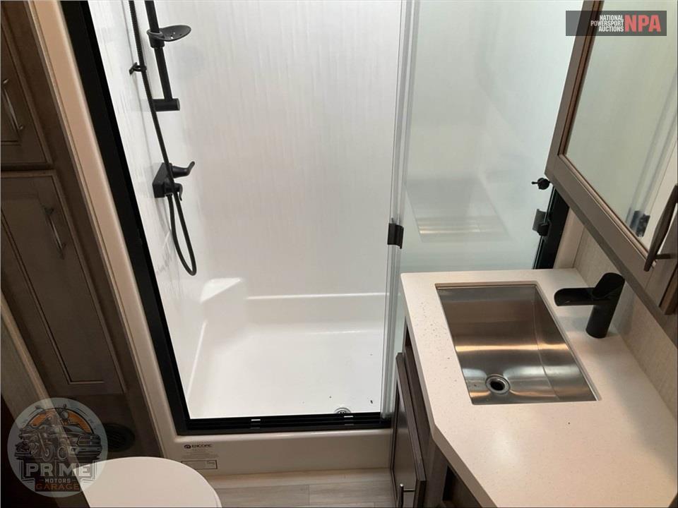 2022 Grand Design Recreational Vehicles M-3740BH - SOLITUDE S-CLASS FIFTH WHEEL SERIES — фото 15