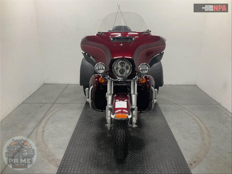 2017 Harley-Davidson FLHTCUTG TRIGLIDE ULTRA CLASSIC — фото 2